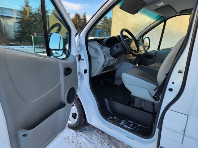 Білий Опель Віваро, об'ємом двигуна 2 л та пробігом 282 тис. км за 13700 $, фото 5 на Automoto.ua