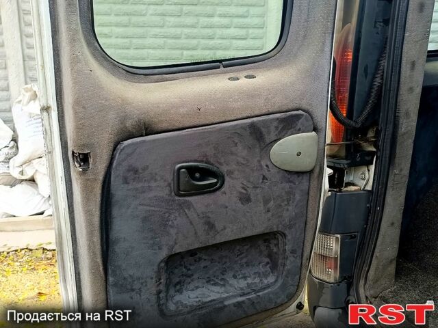 Білий Опель Віваро, об'ємом двигуна 1.9 л та пробігом 300 тис. км за 5700 $, фото 2 на Automoto.ua