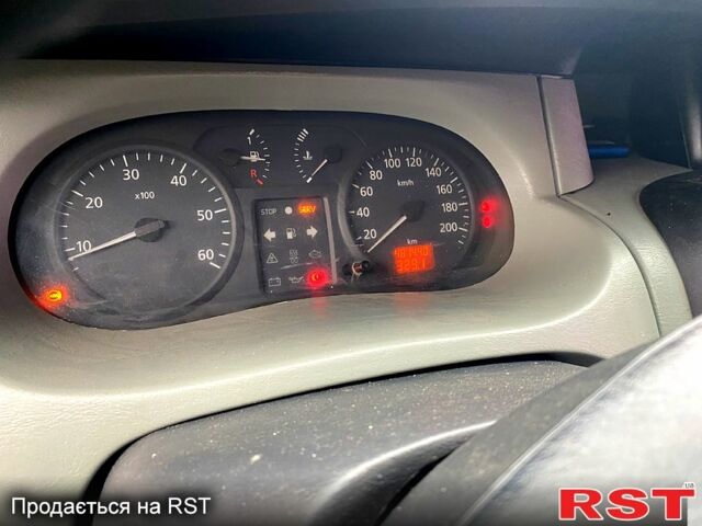 Белый Опель Виваро, объемом двигателя 1.9 л и пробегом 400 тыс. км за 6000 $, фото 5 на Automoto.ua