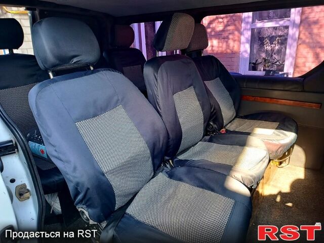 Белый Опель Виваро, объемом двигателя 1.9 л и пробегом 256 тыс. км за 6800 $, фото 5 на Automoto.ua