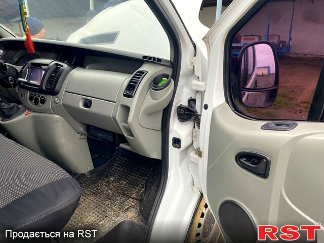 Белый Опель Виваро, объемом двигателя 1.9 л и пробегом 400 тыс. км за 6000 $, фото 12 на Automoto.ua