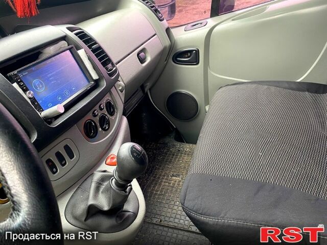 Белый Опель Виваро, объемом двигателя 1.9 л и пробегом 400 тыс. км за 6000 $, фото 3 на Automoto.ua