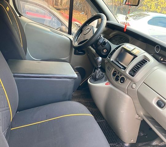 Білий Опель Віваро, об'ємом двигуна 2.5 л та пробігом 316 тис. км за 8300 $, фото 4 на Automoto.ua