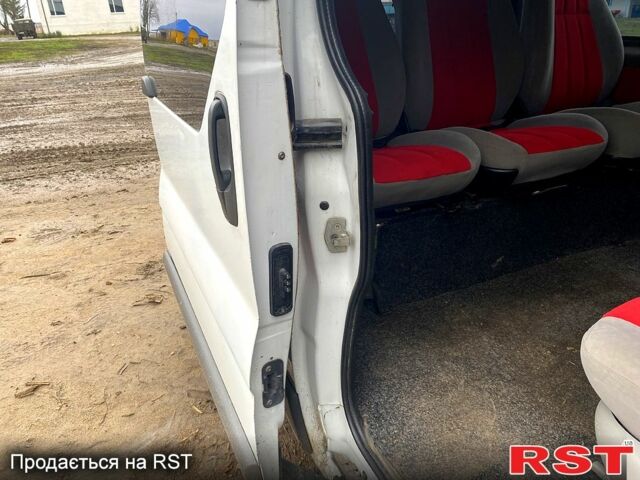 Белый Опель Виваро, объемом двигателя 1.9 л и пробегом 400 тыс. км за 6000 $, фото 11 на Automoto.ua