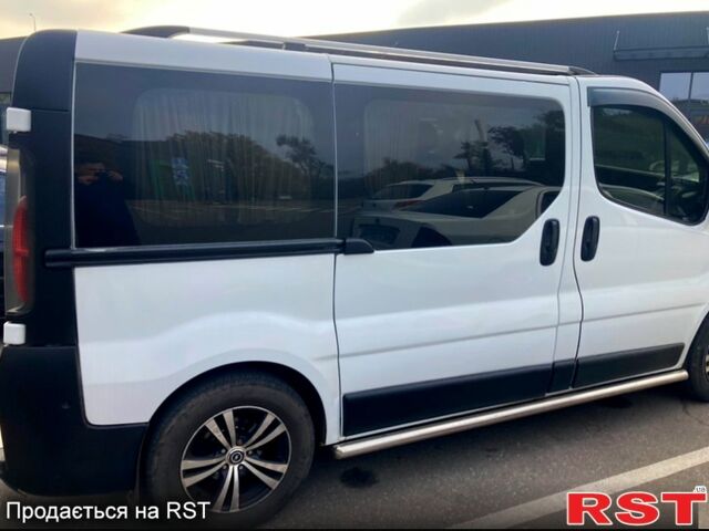Білий Опель Віваро, об'ємом двигуна 2.5 л та пробігом 316 тис. км за 8300 $, фото 2 на Automoto.ua