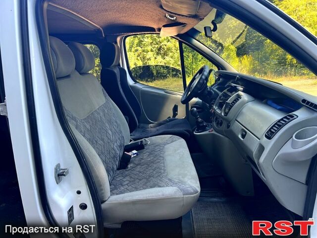 Білий Опель Віваро, об'ємом двигуна 1.9 л та пробігом 400 тис. км за 6500 $, фото 9 на Automoto.ua