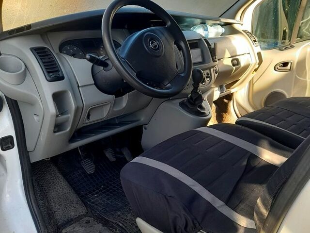 Білий Опель Віваро, об'ємом двигуна 1.9 л та пробігом 241 тис. км за 7000 $, фото 1 на Automoto.ua