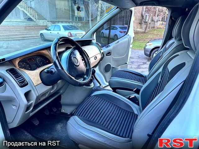 Белый Опель Виваро, объемом двигателя 1.9 л и пробегом 295 тыс. км за 6900 $, фото 4 на Automoto.ua