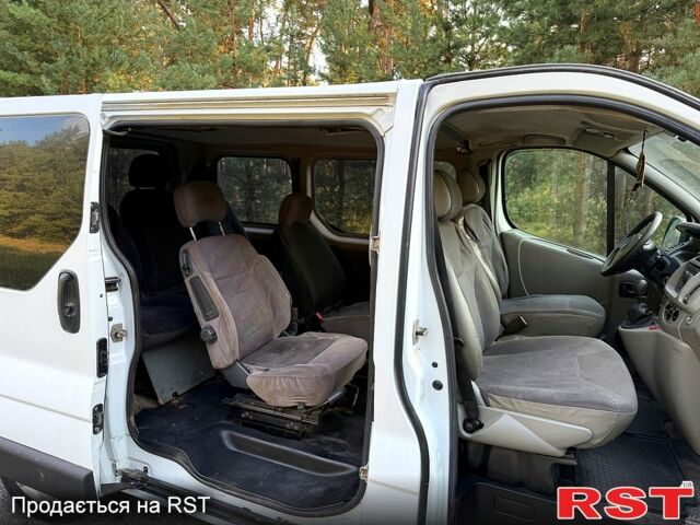 Белый Опель Виваро, объемом двигателя 2.5 л и пробегом 275 тыс. км за 6950 $, фото 5 на Automoto.ua