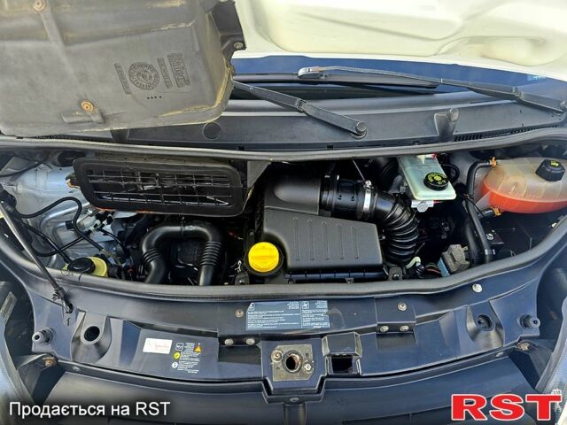 Белый Опель Виваро, объемом двигателя 2 л и пробегом 297 тыс. км за 8500 $, фото 12 на Automoto.ua