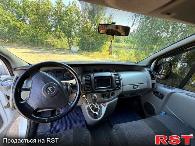 Белый Опель Виваро, объемом двигателя 2 л и пробегом 279 тыс. км за 8500 $, фото 1 на Automoto.ua