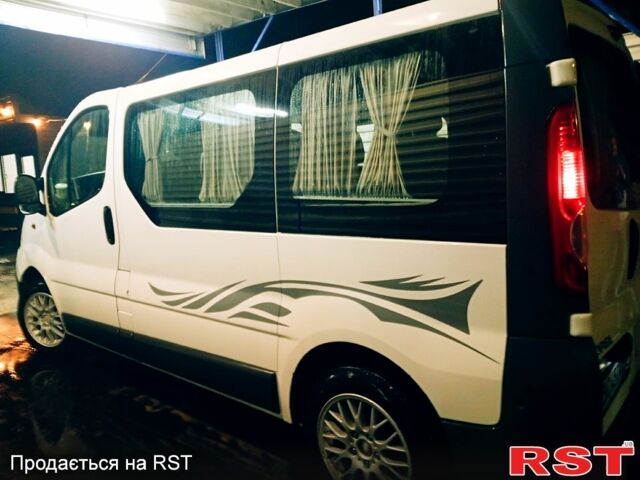 Белый Опель Виваро, объемом двигателя 2 л и пробегом 262 тыс. км за 8500 $, фото 7 на Automoto.ua