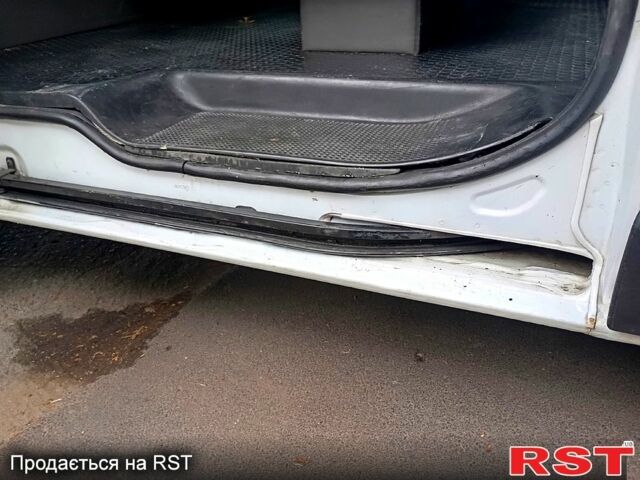 Белый Опель Виваро, объемом двигателя 2 л и пробегом 250 тыс. км за 9000 $, фото 7 на Automoto.ua