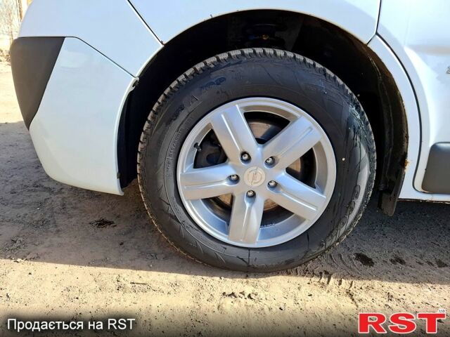 Белый Опель Виваро, объемом двигателя 2 л и пробегом 478 тыс. км за 9000 $, фото 4 на Automoto.ua