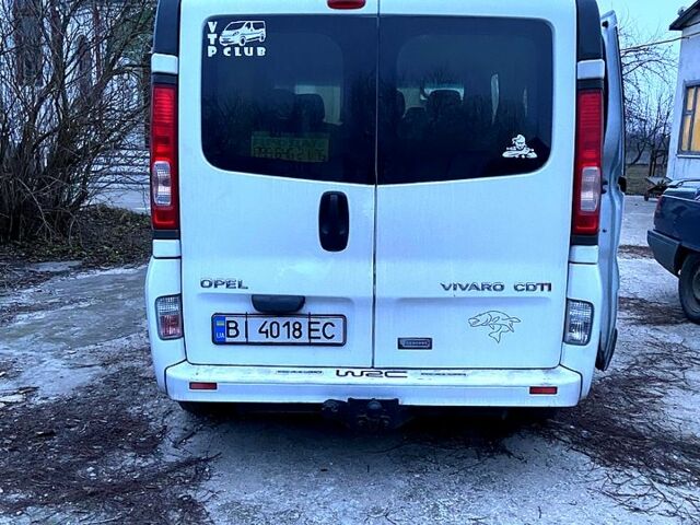 Белый Опель Виваро, объемом двигателя 20 л и пробегом 327 тыс. км за 8800 $, фото 2 на Automoto.ua