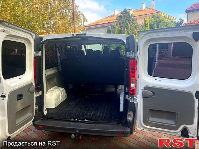 Белый Опель Виваро, объемом двигателя 2 л и пробегом 324 тыс. км за 10999 $, фото 4 на Automoto.ua