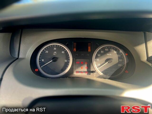 Белый Опель Виваро, объемом двигателя 2 л и пробегом 324 тыс. км за 10999 $, фото 7 на Automoto.ua