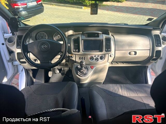 Белый Опель Виваро, объемом двигателя 2 л и пробегом 324 тыс. км за 10999 $, фото 5 на Automoto.ua