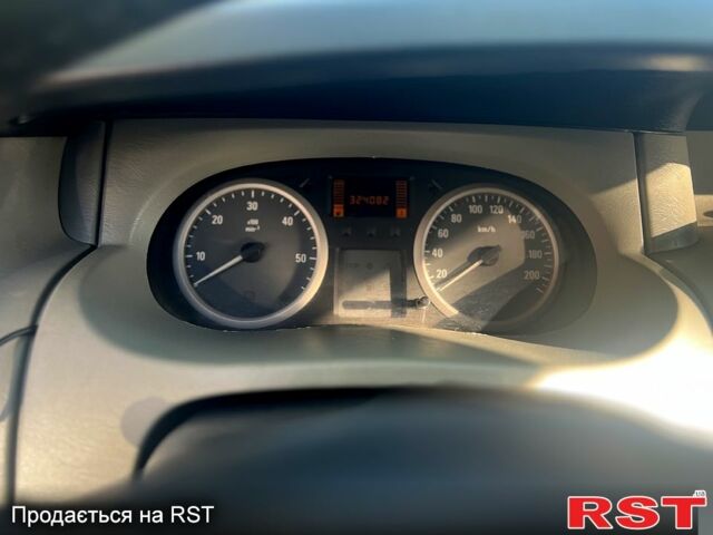 Белый Опель Виваро, объемом двигателя 2 л и пробегом 324 тыс. км за 10999 $, фото 6 на Automoto.ua