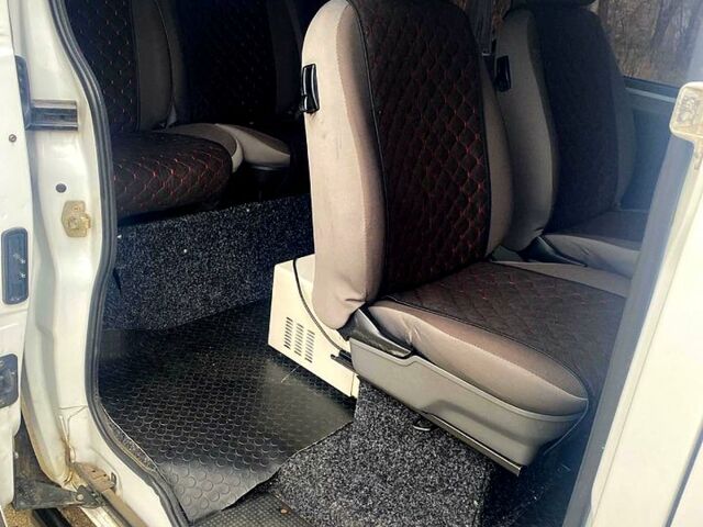 Белый Опель Виваро, объемом двигателя 2 л и пробегом 274 тыс. км за 8500 $, фото 5 на Automoto.ua