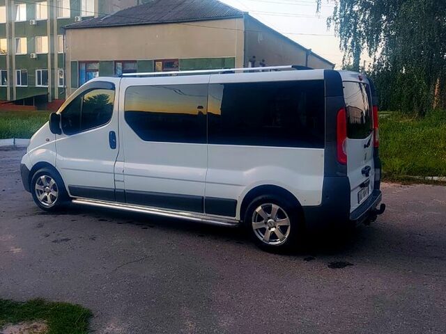 Білий Опель Віваро, об'ємом двигуна 2.5 л та пробігом 257 тис. км за 7500 $, фото 7 на Automoto.ua
