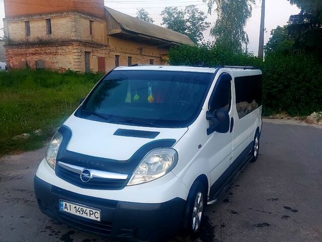 Білий Опель Віваро, об'ємом двигуна 2.5 л та пробігом 257 тис. км за 7500 $, фото 1 на Automoto.ua
