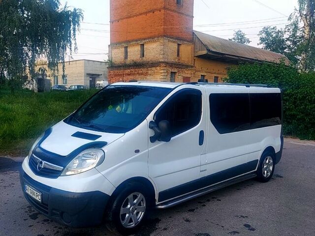 Білий Опель Віваро, об'ємом двигуна 2.5 л та пробігом 257 тис. км за 7500 $, фото 2 на Automoto.ua