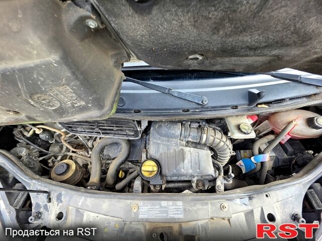 Опель Віваро 2013 у Харкові на Automoto.ua Білий Опель Віваро, об'ємом двигуна 2 л та пробігом 385 тис. км за 12700 $, фото 7 на Automoto.ua