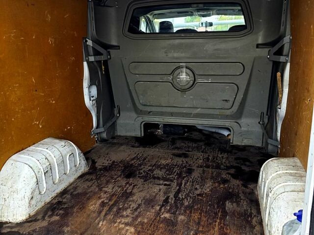 Опель Віваро 2013 у Харкові на Automoto.ua Білий Опель Віваро, об'ємом двигуна 2 л та пробігом 385 тис. км за 12700 $, фото 3 на Automoto.ua