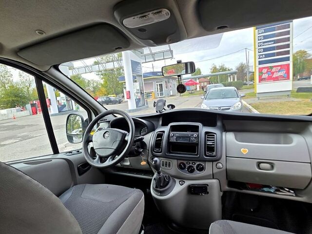 Опель Віваро 2013 у Харкові на Automoto.ua Білий Опель Віваро, об'ємом двигуна 2 л та пробігом 385 тис. км за 12700 $, фото 6 на Automoto.ua