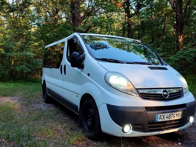 Белый Опель Виваро, объемом двигателя 2 л и пробегом 225 тыс. км за 14400 $, фото 1 на Automoto.ua