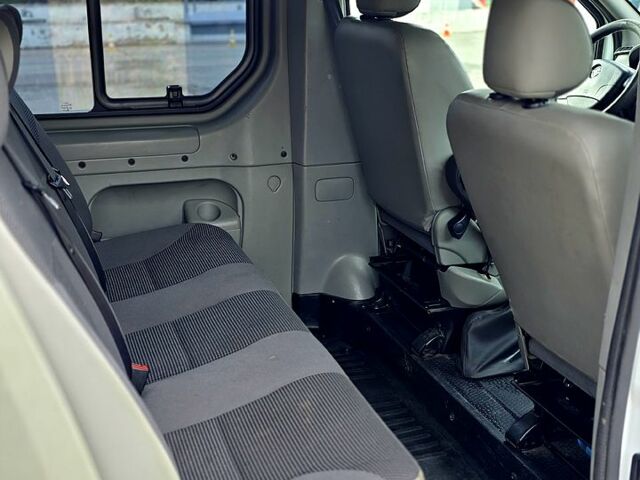 Опель Віваро 2013 у Харкові на Automoto.ua Білий Опель Віваро, об'ємом двигуна 2 л та пробігом 385 тис. км за 12700 $, фото 5 на Automoto.ua