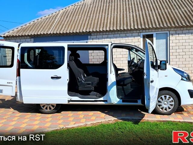 Белый Опель Виваро, объемом двигателя 1.6 л и пробегом 172 тыс. км за 15000 $, фото 3 на Automoto.ua