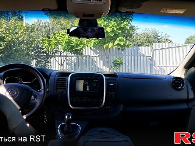 Белый Опель Виваро, объемом двигателя 1.6 л и пробегом 172 тыс. км за 15000 $, фото 9 на Automoto.ua