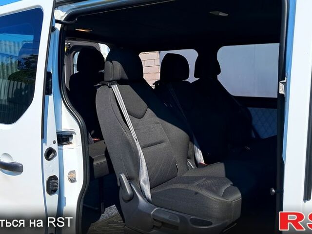 Белый Опель Виваро, объемом двигателя 1.6 л и пробегом 172 тыс. км за 15000 $, фото 5 на Automoto.ua