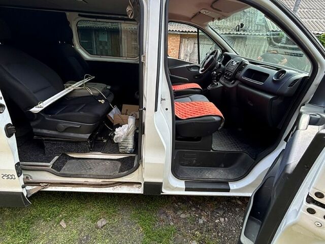 Белый Опель Виваро, объемом двигателя 1.6 л и пробегом 217 тыс. км за 11000 $, фото 5 на Automoto.ua