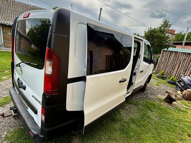 Белый Опель Виваро, объемом двигателя 1.6 л и пробегом 217 тыс. км за 11000 $, фото 3 на Automoto.ua