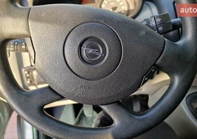 Бежевый Опель Виваро, объемом двигателя 2 л и пробегом 320 тыс. км за 15900 $, фото 4 на Automoto.ua