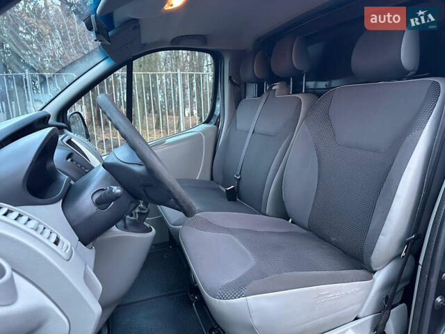 Черный Опель Виваро, объемом двигателя 2 л и пробегом 217 тыс. км за 10999 $, фото 16 на Automoto.ua