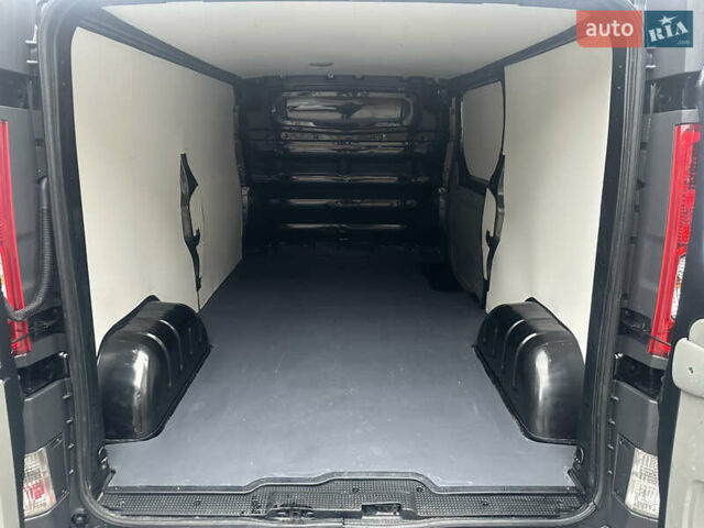 Черный Опель Виваро, объемом двигателя 2 л и пробегом 234 тыс. км за 12600 $, фото 24 на Automoto.ua