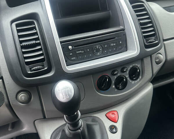 Черный Опель Виваро, объемом двигателя 2 л и пробегом 234 тыс. км за 12600 $, фото 50 на Automoto.ua