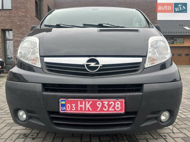 Черный Опель Виваро, объемом двигателя 2 л и пробегом 234 тыс. км за 12600 $, фото 4 на Automoto.ua