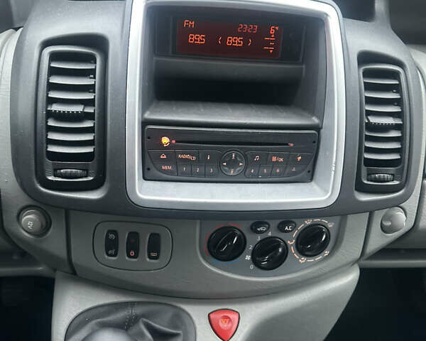 Черный Опель Виваро, объемом двигателя 2 л и пробегом 234 тыс. км за 12600 $, фото 73 на Automoto.ua