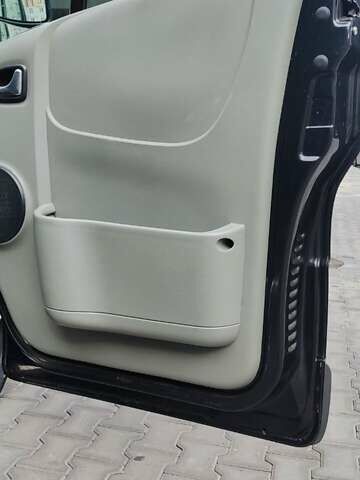 Чорний Опель Віваро, об'ємом двигуна 2 л та пробігом 274 тис. км за 11000 $, фото 10 на Automoto.ua