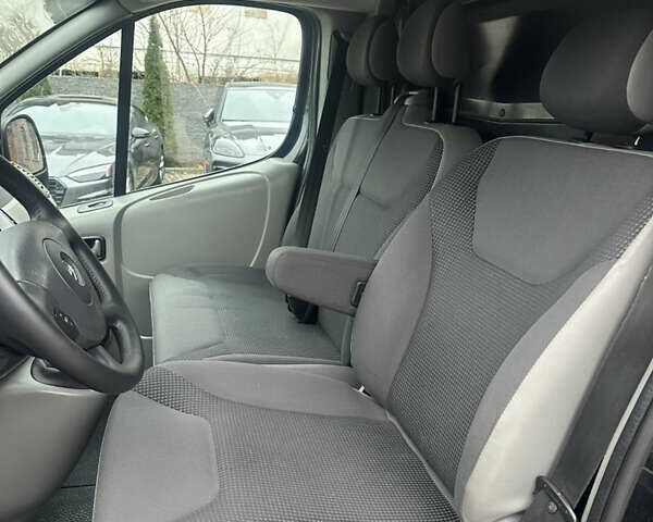 Черный Опель Виваро, объемом двигателя 2 л и пробегом 234 тыс. км за 12600 $, фото 54 на Automoto.ua