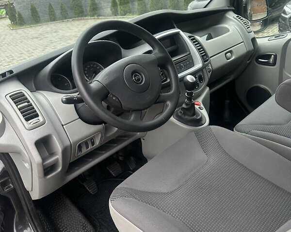 Черный Опель Виваро, объемом двигателя 2 л и пробегом 234 тыс. км за 12600 $, фото 55 на Automoto.ua