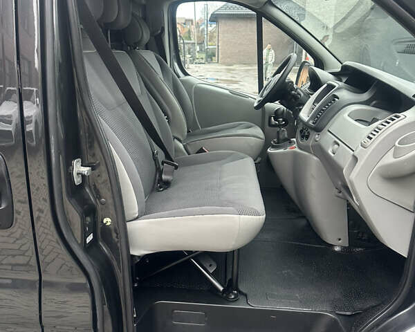 Черный Опель Виваро, объемом двигателя 2 л и пробегом 234 тыс. км за 12600 $, фото 36 на Automoto.ua