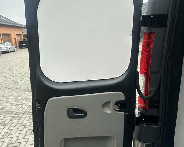 Черный Опель Виваро, объемом двигателя 2 л и пробегом 234 тыс. км за 12600 $, фото 27 на Automoto.ua