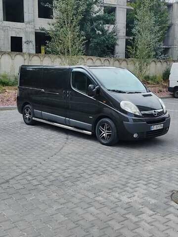 Чорний Опель Віваро, об'ємом двигуна 2 л та пробігом 274 тис. км за 11000 $, фото 2 на Automoto.ua