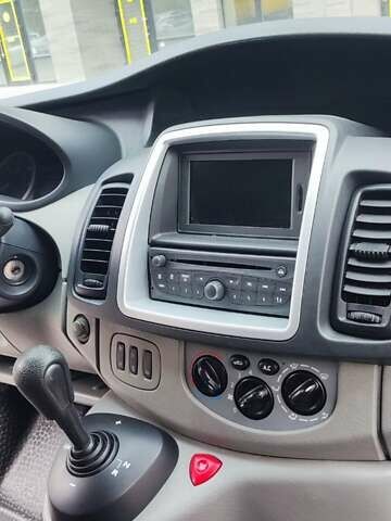 Чорний Опель Віваро, об'ємом двигуна 2 л та пробігом 274 тис. км за 11000 $, фото 20 на Automoto.ua